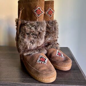 Minnetonka Tan Fur-Trimmed Embroidered Boots
